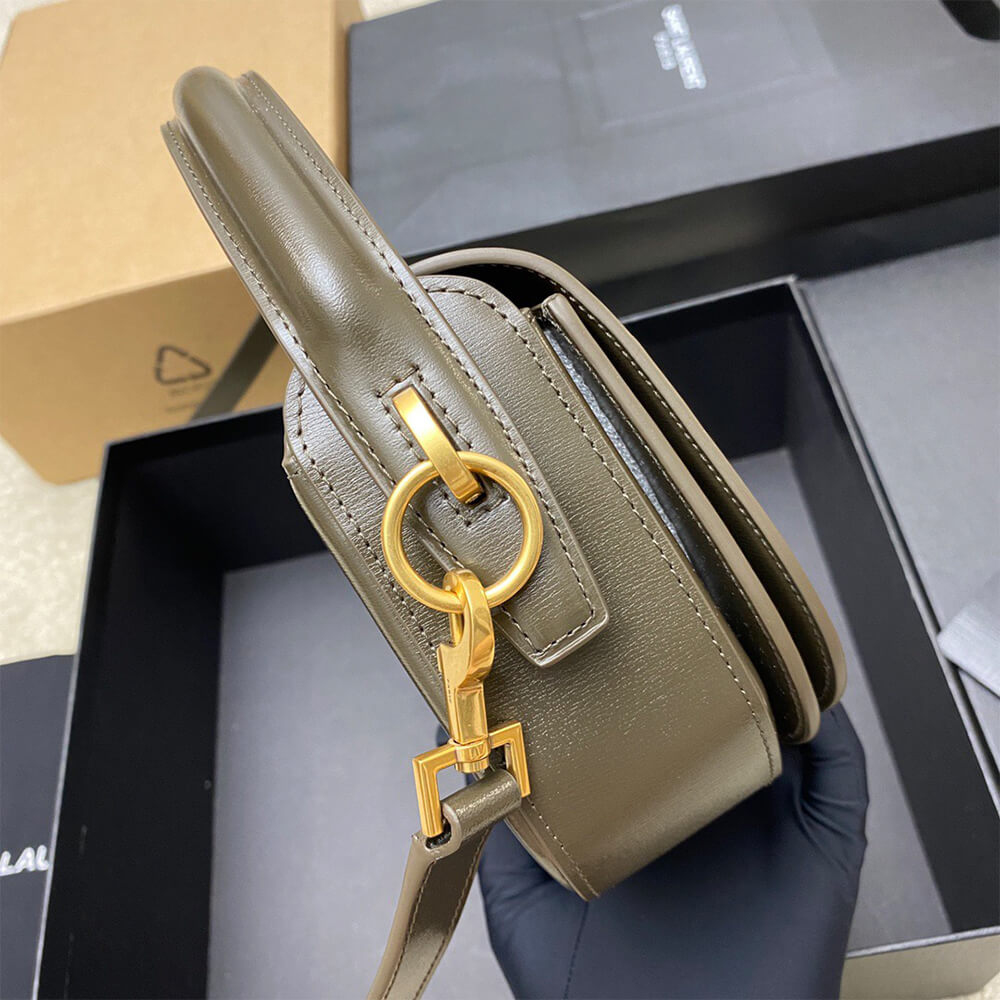 Y51  voltaire in box Sa1nt Lau*nt