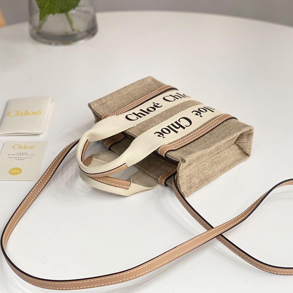 Chloe Mini Woody tote bag in linen