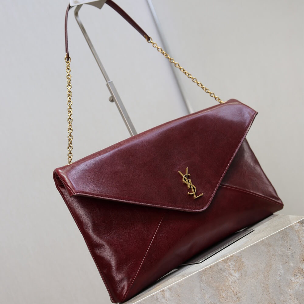 Y51 CASSANDRE XXL pouch on chain in shiny leather(HIGH-END GRADE)